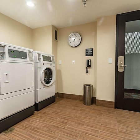 Hampton Inn Winchester-University/ Mall Екстериор снимка