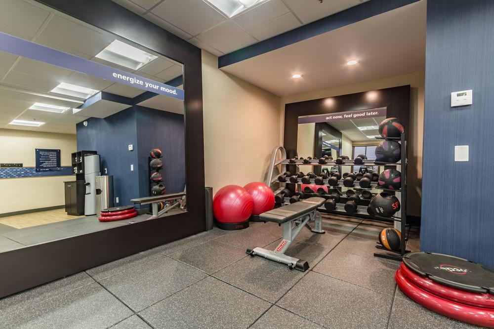 Hampton Inn Winchester-University/ Mall Екстериор снимка