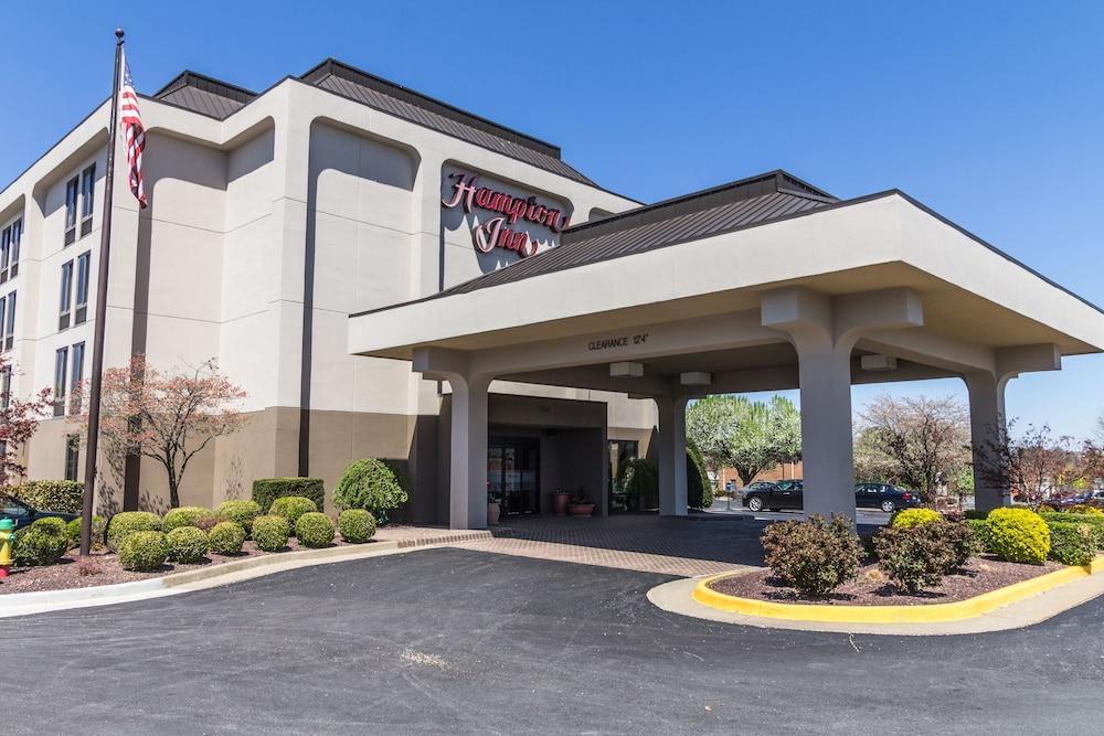 Hampton Inn Winchester-University/ Mall Екстериор снимка