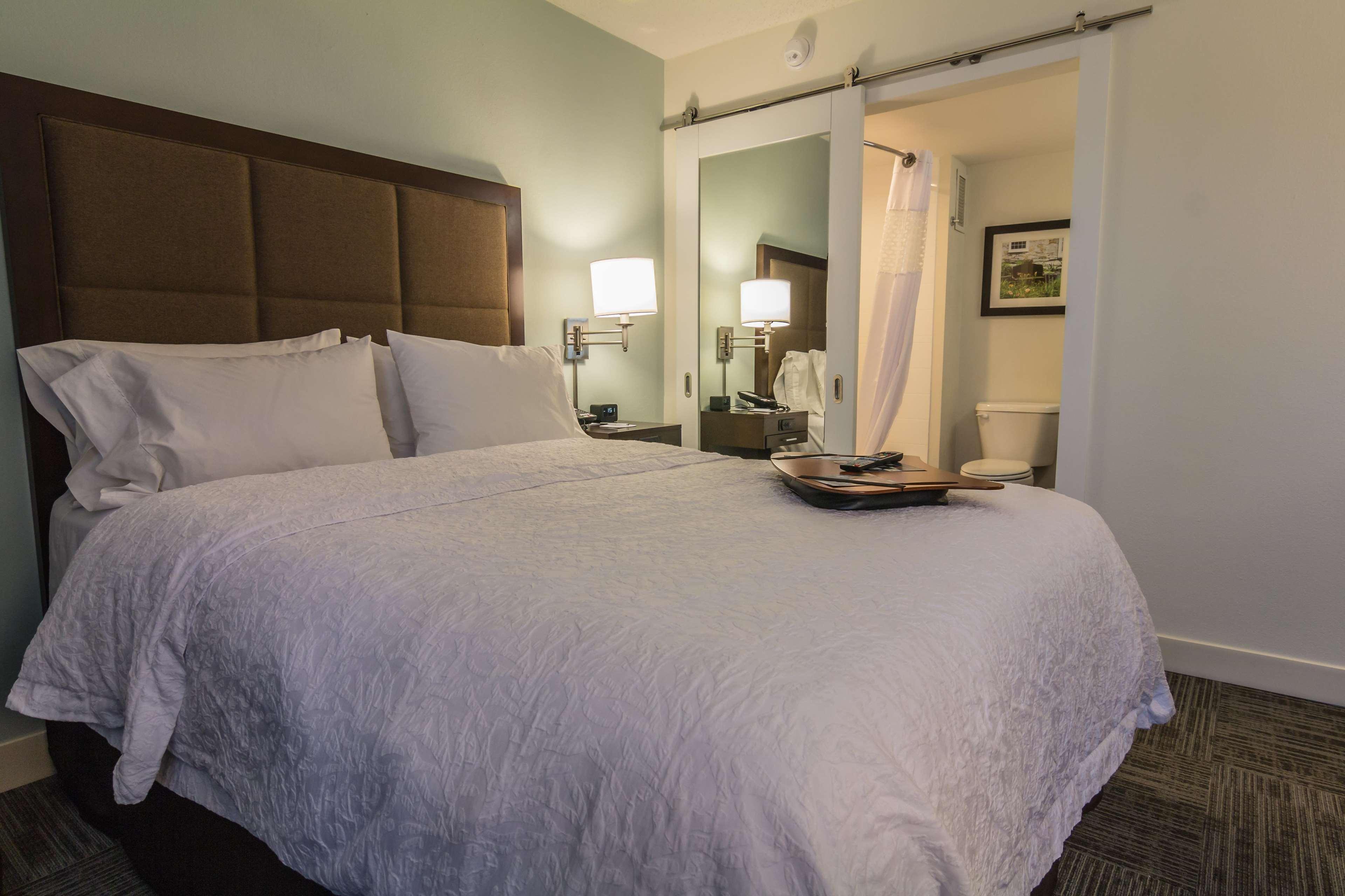 Hampton Inn Winchester-University/ Mall Екстериор снимка
