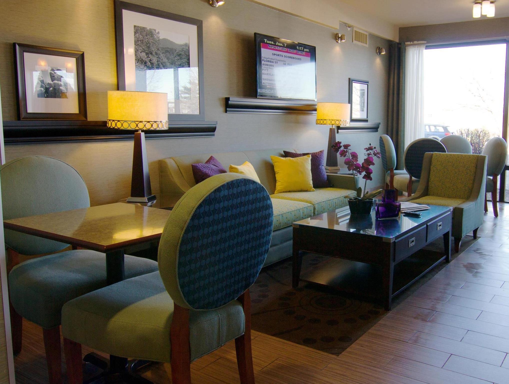 Hampton Inn Winchester-University/ Mall Екстериор снимка