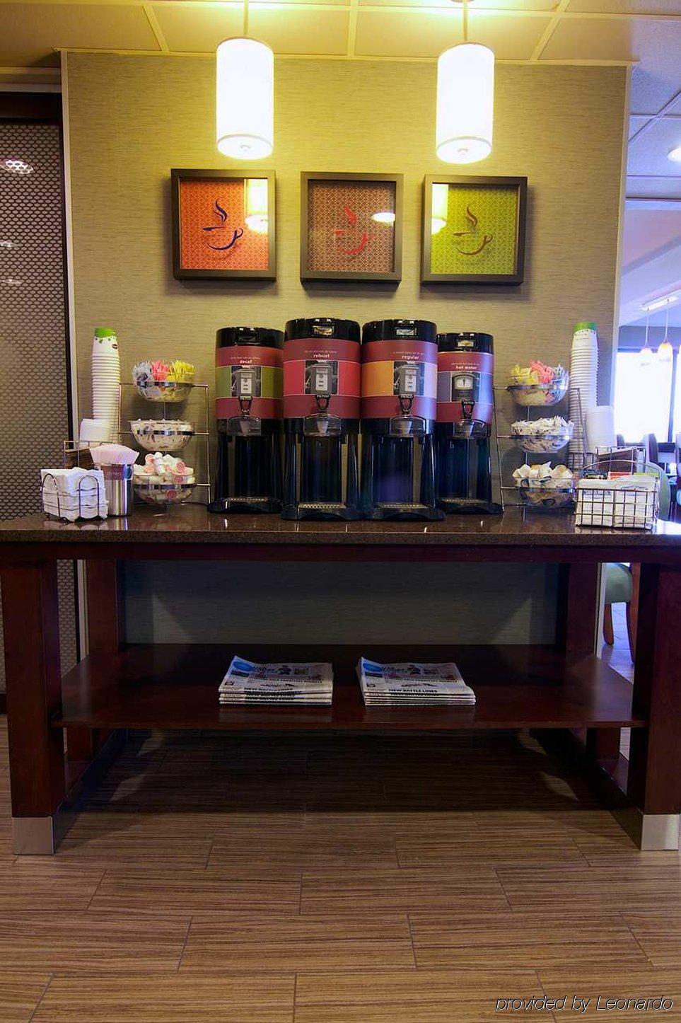 Hampton Inn Winchester-University/ Mall Екстериор снимка