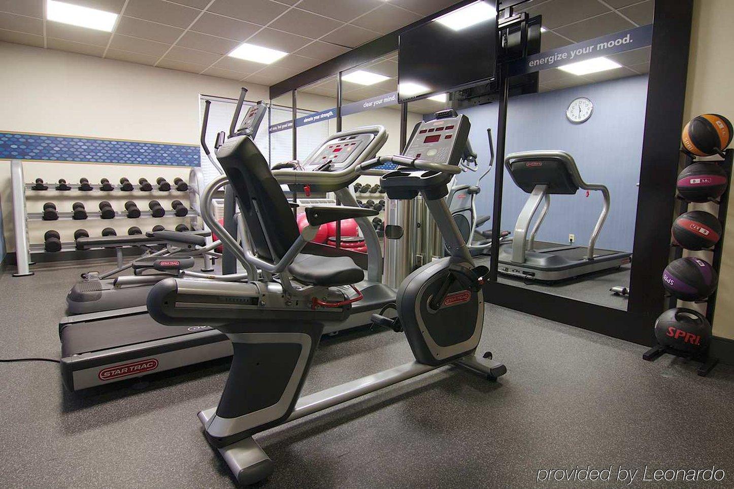 Hampton Inn Winchester-University/ Mall Екстериор снимка