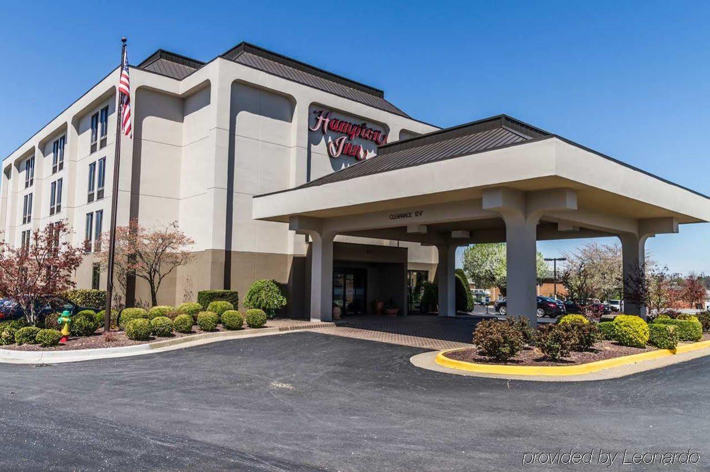 Hampton Inn Winchester-University/ Mall Екстериор снимка