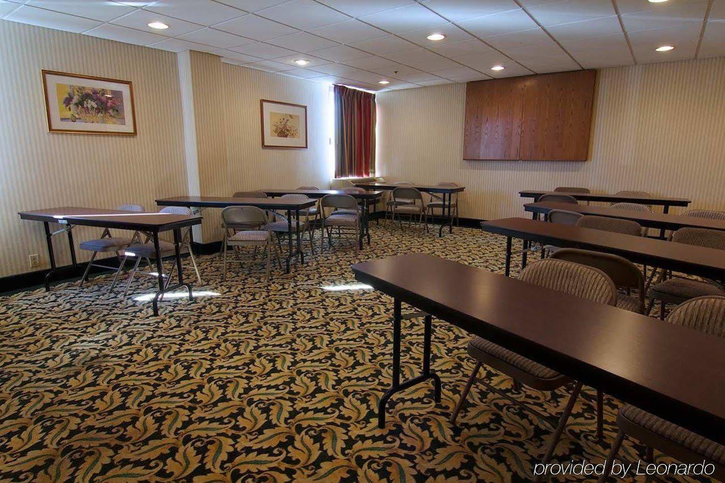 Hampton Inn Winchester-University/ Mall Екстериор снимка