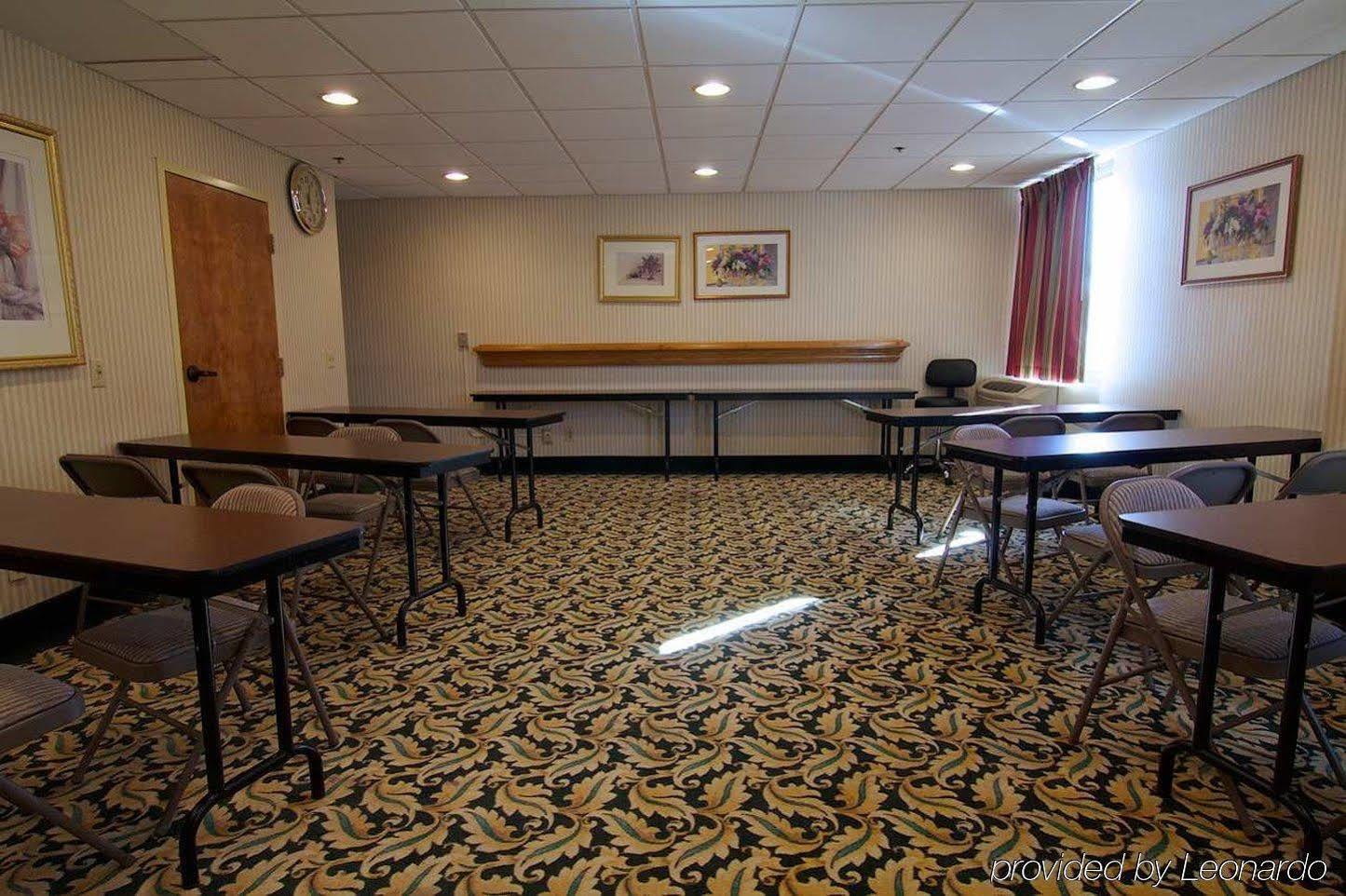 Hampton Inn Winchester-University/ Mall Екстериор снимка
